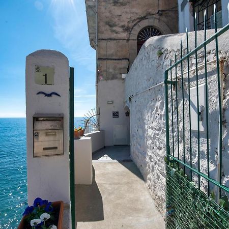 Il Nido Del Gabbiano Minori Exterior foto